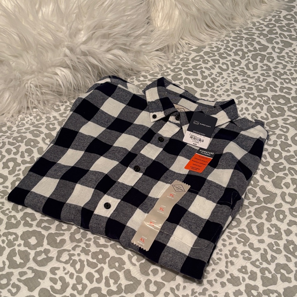 St. John's Bay Men's Navy and White Plaid Shirt